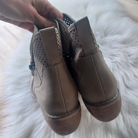 {Pierre Dumas} Ankle Boots in Beige - Picture 4 of 8